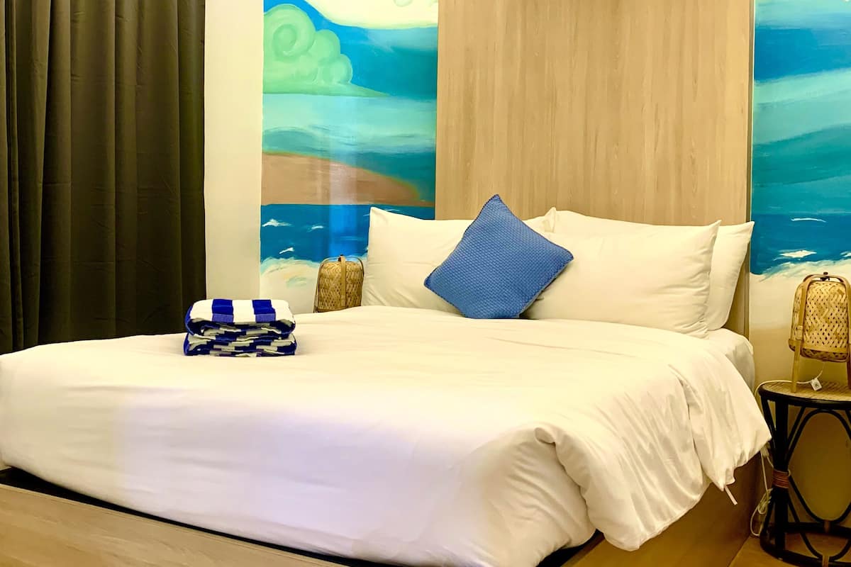 Standard Studio | In-room safe, blackout curtains, iron/ironing board (on request)