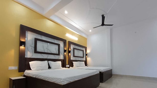 Classic Double or Twin Room - OYO 819595 Maa Yashodha Palace (Faizabad)