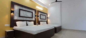 OYO 819595 Maa Yashodha Palace