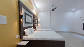 Classic Double or Twin Room - OYO 819595 Maa Yashodha Palace (Faizabad)