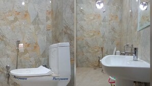 Classic Double or Twin Room | Bathroom - OYO 819595 Maa Yashodha Palace (Faizabad)