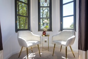 高档床上用品、Select Comfort 床、迷你吧、客房内保险箱