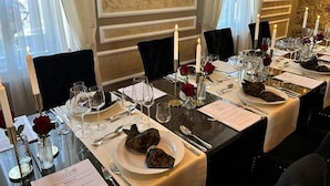 Ze serveren er ontbijt, lunch en diner 