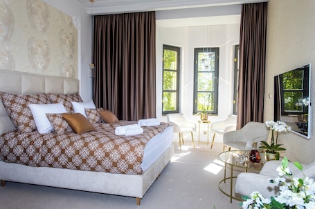Luxury Double Room, Park View | Premium bedding, Select Comfort beds, minibar, in-room safe. Zámek Kvasetice