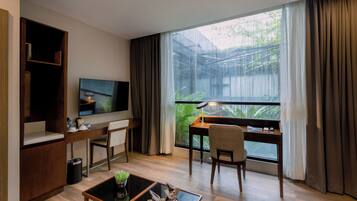 XL Nest with Atrium View | Garden view