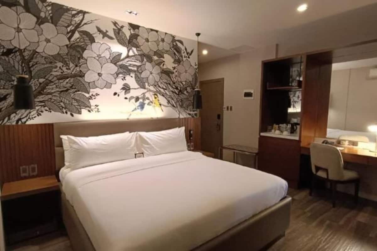 1 bedroom, in-room safe, desk, laptop workspace
