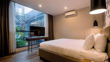 Large Nest with Atrium View | Garden view