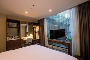 Quarto | Cofres nos quartos, escrivaninha, espaço de trabalho para notebook