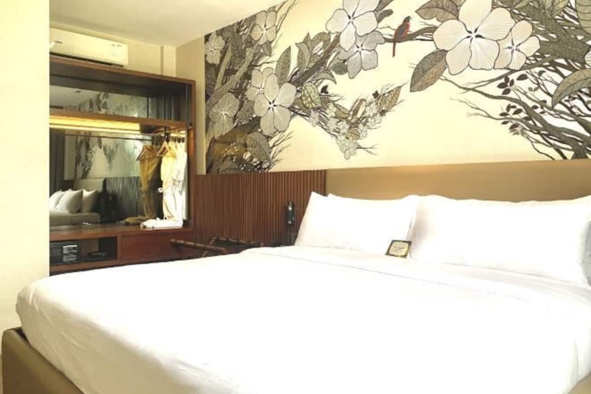 1 bedroom, in-room safe, desk, laptop workspace