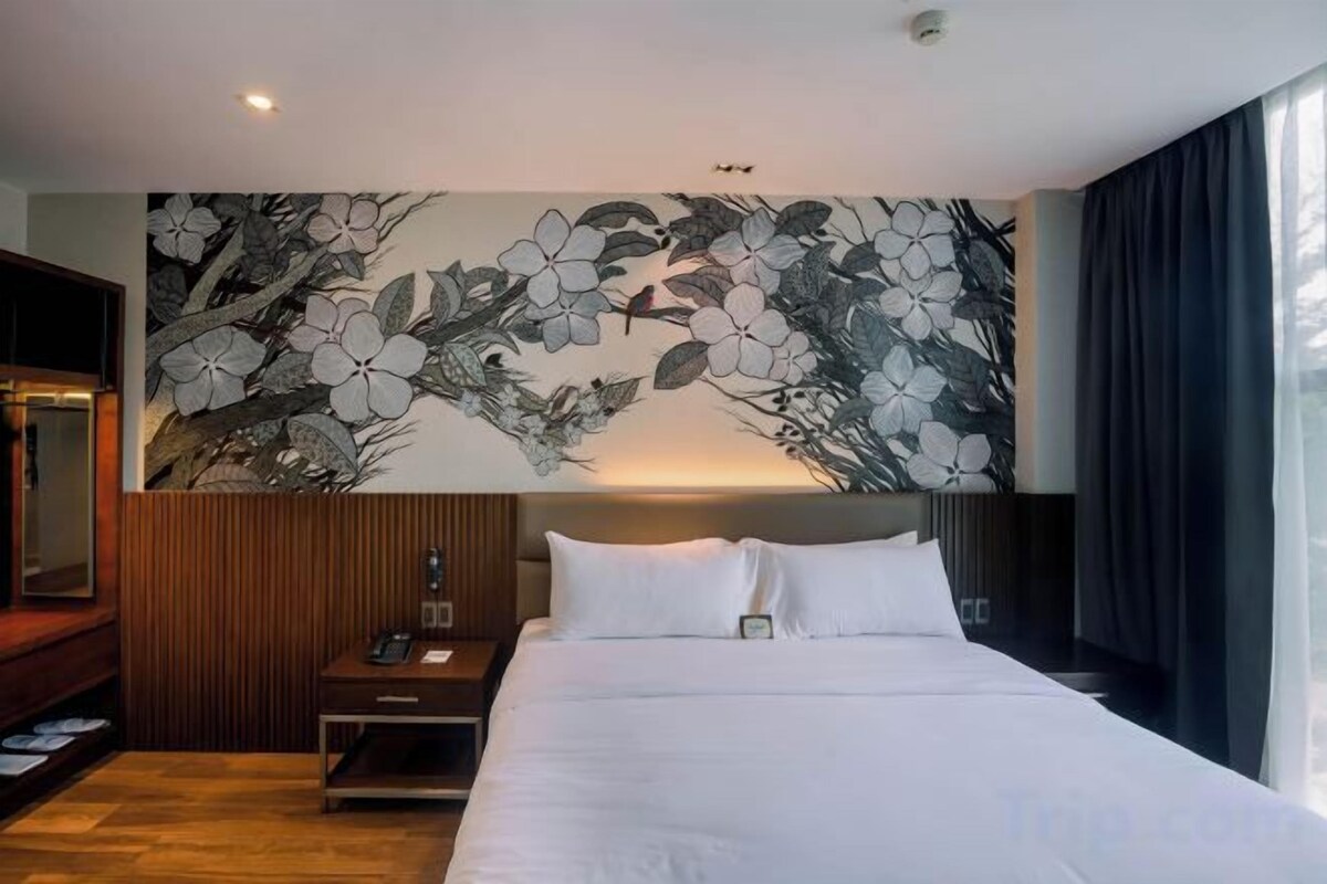 In-room safe, desk, laptop workspace, blackout curtains