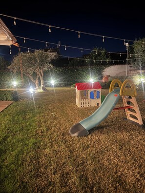 Children’s play area – outdoor - Villa Zefiro - Suites & Events (Battipaglia)