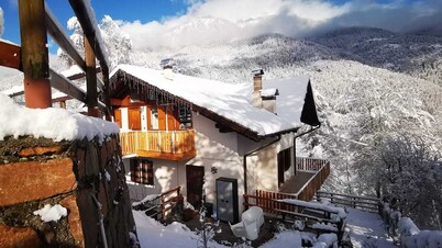 Spacious apartment with balcony and terrace. Rural location with great views!