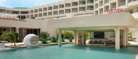 Swim-up bar