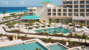 2 outdoor pools