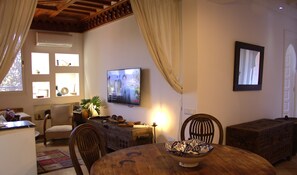 Dining - Cosy Central Apartment (Marrakech)