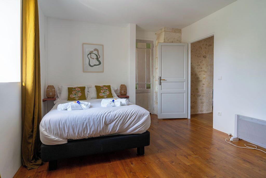 5 quartos, ferros/tábuas de passar roupa, Wi-Fi, roupa de cama