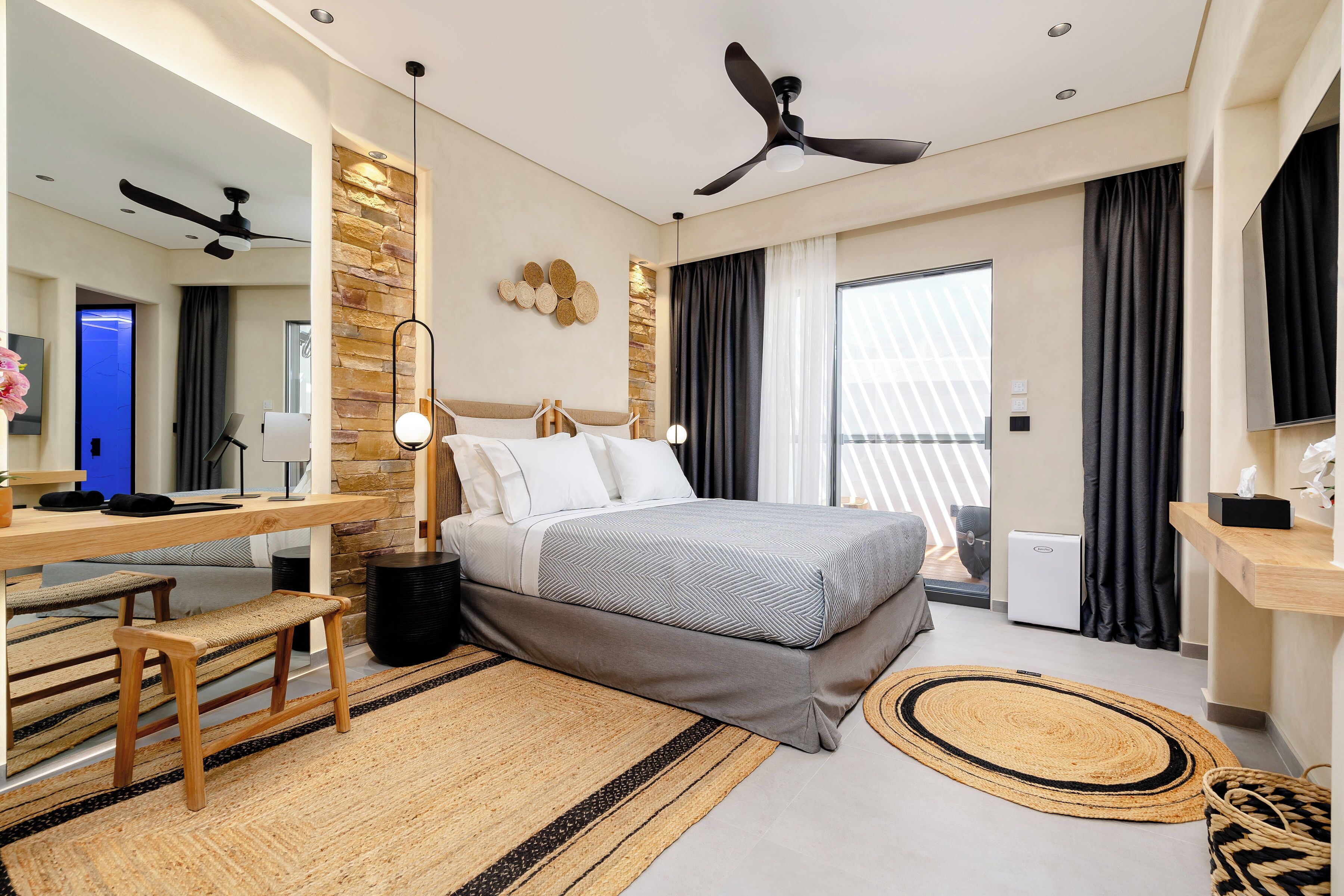 Exclusief appartement, privézwembad | Luxe beddengoed, bedden met traagschuimmatrassen, een kluis op de kamer