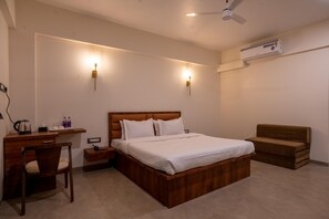 Minibar, blackout drapes, iron/ironing board, WiFi - VITS Select Casuarina Diveagar (Shrivardhan)