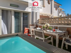 屋外ダイニングエリア