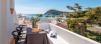 Beachfront Family Retreat with Stunning Sea Views in Palamós