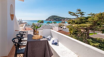 Beachfront Family Retreat with Stunning Sea Views in Palamós