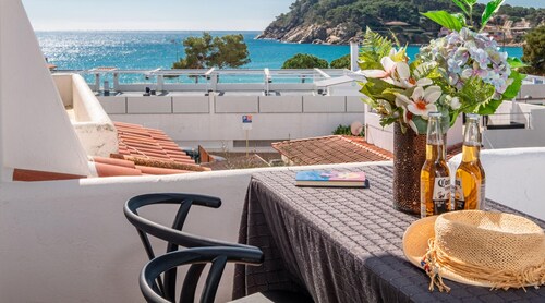 Beachfront Family Retreat with Stunning Sea Views in Palamós