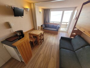 TV - Functional Studio, Ski-in/Ski-out, South-Facing Balcony (Plagne Aime 2000)