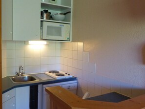 Fridge, microwave, dishwasher, coffee/tea maker - Functional Studio, Ski-in/Ski-out, South-Facing Balcony (Plagne Aime 2000)