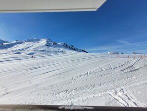 A snow-covered ski slope with ski lifts and a clear blue sky. - Functional Studio, Ski-in/Ski-out, South-Facing Balcony (Plagne Aime 2000)