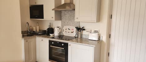 Réfrigérateur, micro-ondes, four, lave-vaisselle