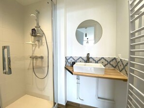 Bathroom - Apartment with sea view, near beach, terrace and parking in Perros-Guirec (Perros-Guirec)