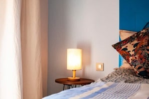 1 bedroom, desk, WiFi, bed sheets