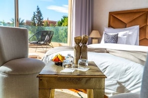 7 bedrooms, desk, travel cot, WiFi