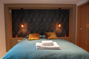 4 slaapkamers, een strijkplank/strijkijzer, reisbedje, gratis wifi