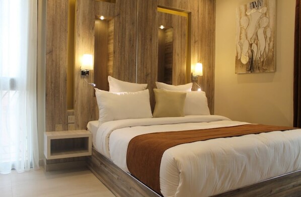 Premium bedding, minibar, laptop workspace, free WiFi - Madaure Hotel - Chéraga (Algiers)