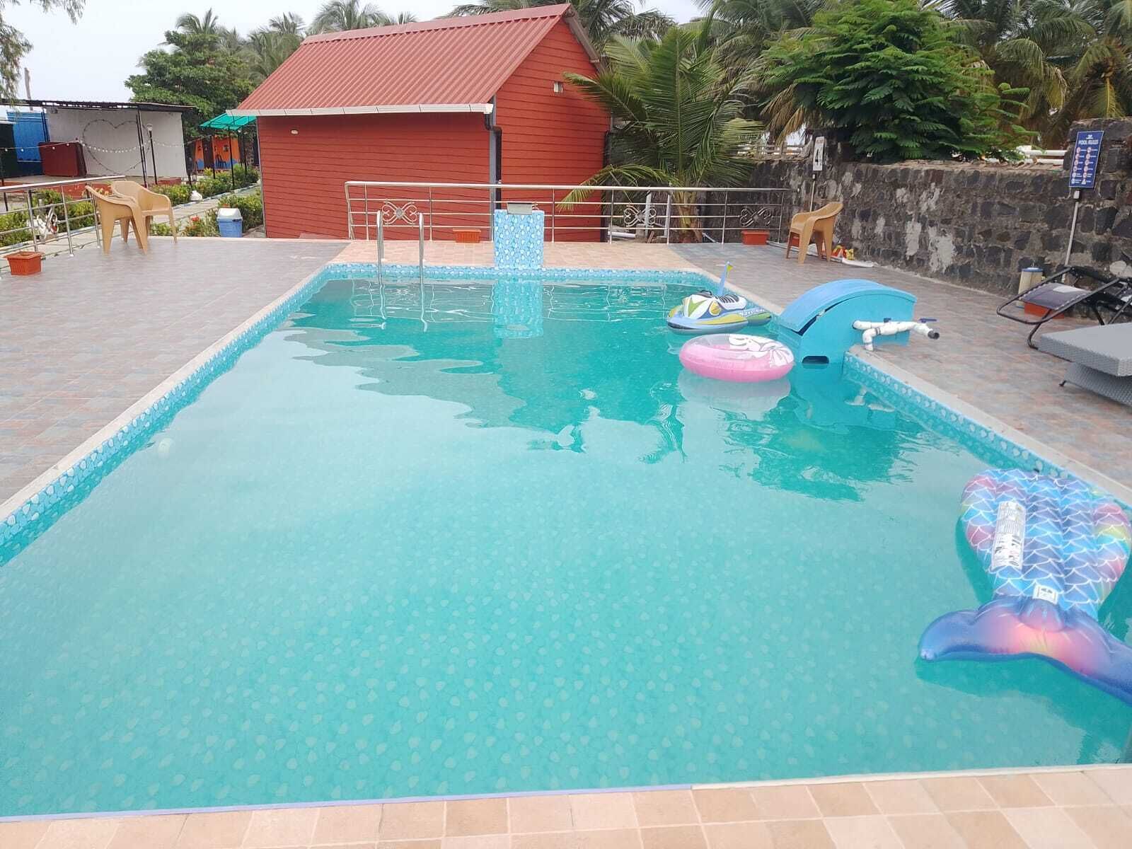 สระว่ายน้ำ