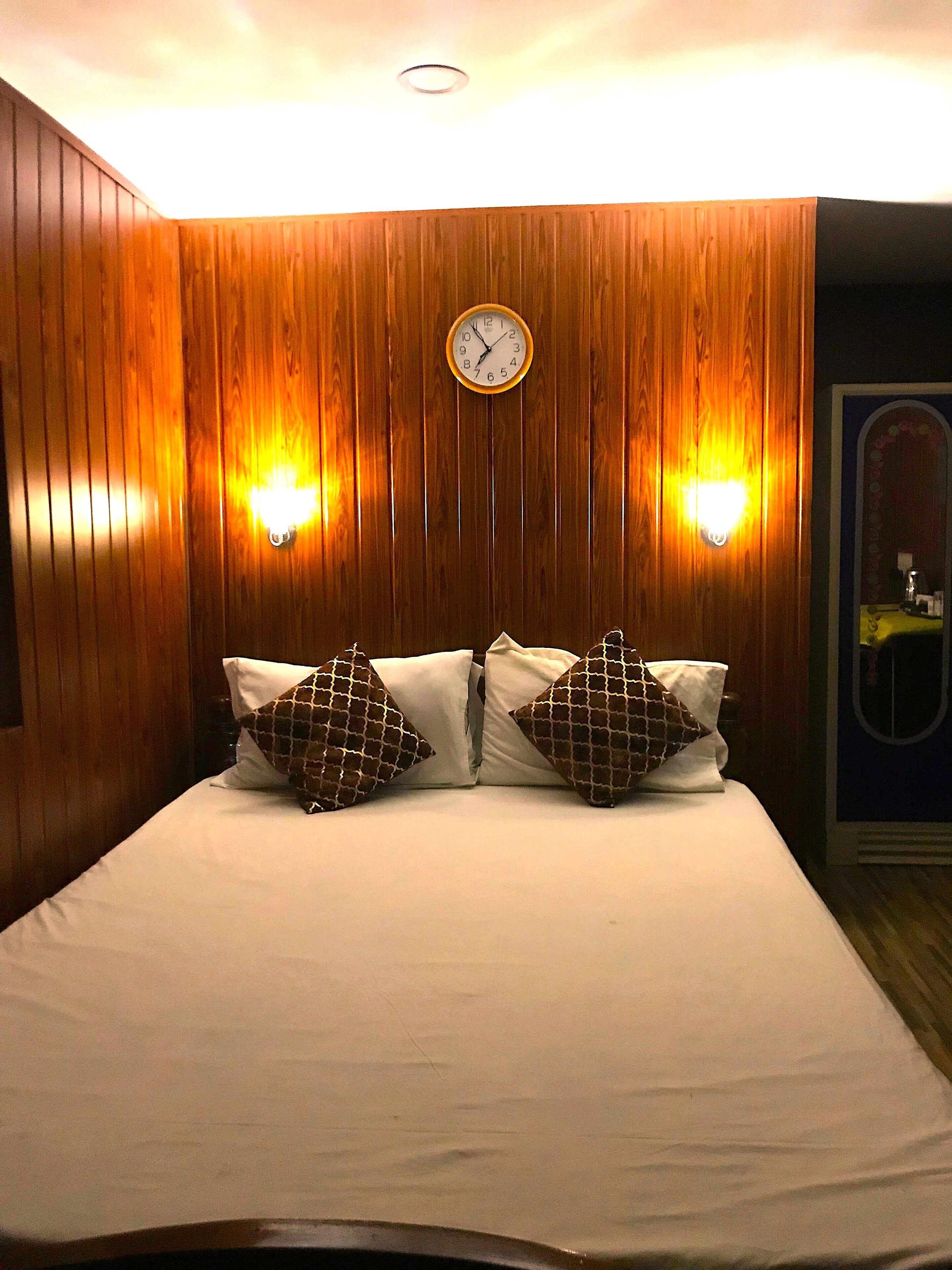 Suite – gallery | Sengetøy av topp kvalitet, safe på rommet og individuelt dekorert