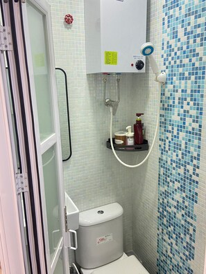 Basic Twin Room, 1 Bedroom | Bathroom | Hair dryer, towels - Rhine Guest House  (Kowloon)