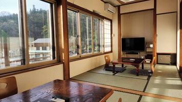 Basic Quadruple Room | Free WiFi