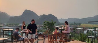 Phong Nha Jasmine Hostel & Roof Top Bar