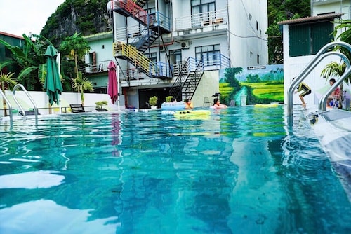 Phong Nha Jasmine Hostel & Roof Top Bar