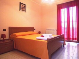 基础双人房 | 办公桌 、免费 WiFi