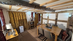 Dining - Farmhouse-sleeps 5-near Alton Towers/peak Dist (Stoke-on-Trent)