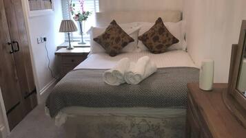 2 kamar tidur, setrika/meja setrika, Wi-Fi gratis, dan seprai linen