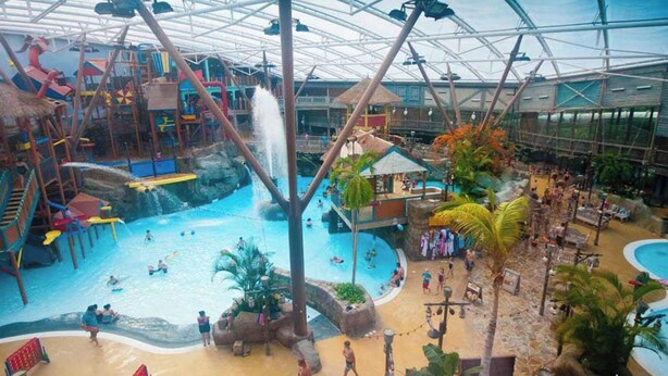 An indoor water park with multiple pools, slides, and a covered area with seating. - Sleeps 2 - Alton Towers, Scarefest, Peak District (Stoke-on-Trent)