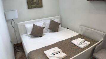 1 kamar tidur, setrika/meja setrika, Wi-Fi gratis, dan seprai linen