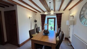 Dining - Barn-sleeps 4-parking-near Alton Towers/peak Dist (Stoke-on-Trent)