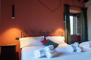 Minibar, cunas gratuitas, wifi gratis y ropa de cama 