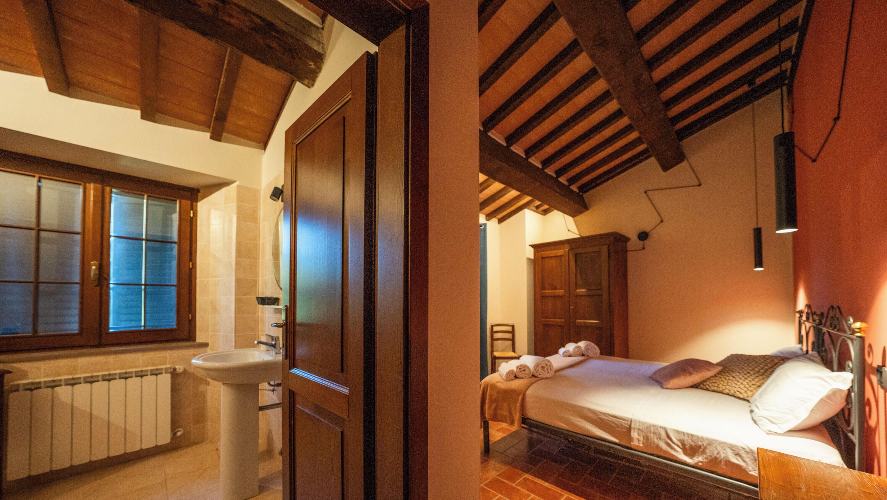 Standard Double or Twin Room, Hill View | Minibar, free cribs/infant beds, free WiFi, bed sheets