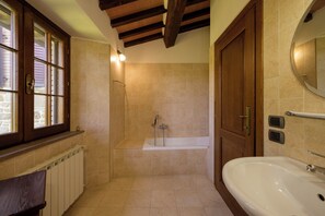 Standard-Apartment, Bergblick | Badezimmer